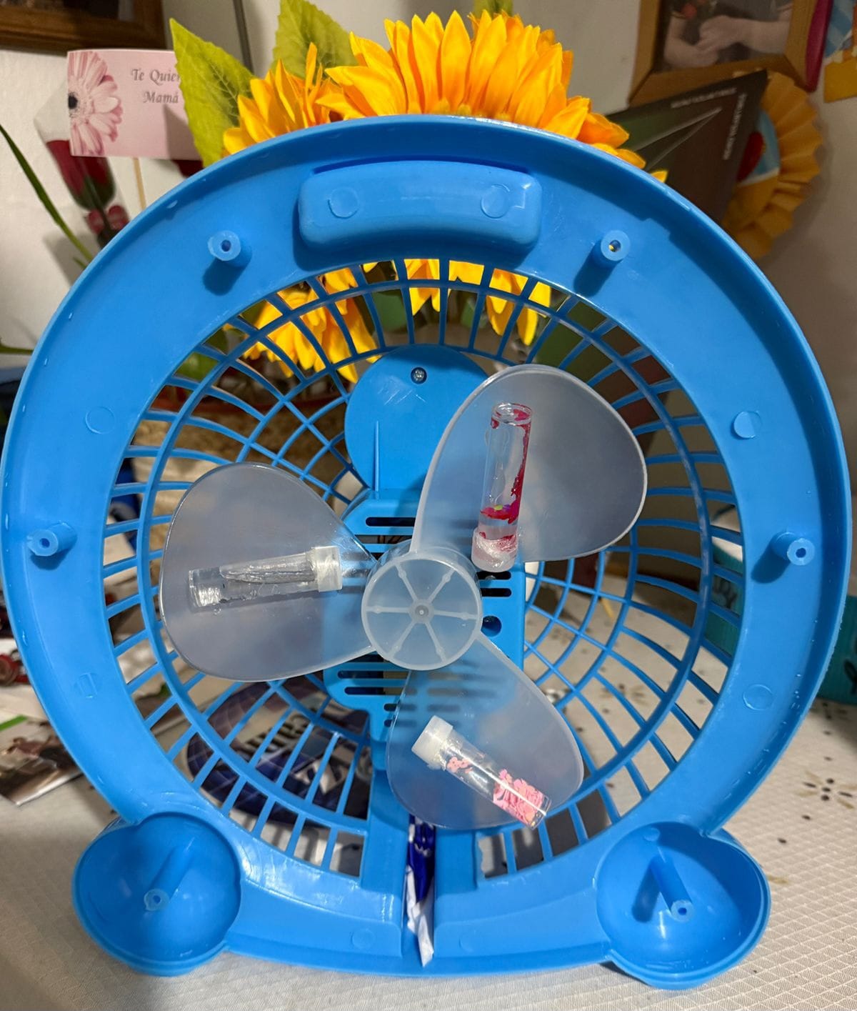 Ventilador con botellitas