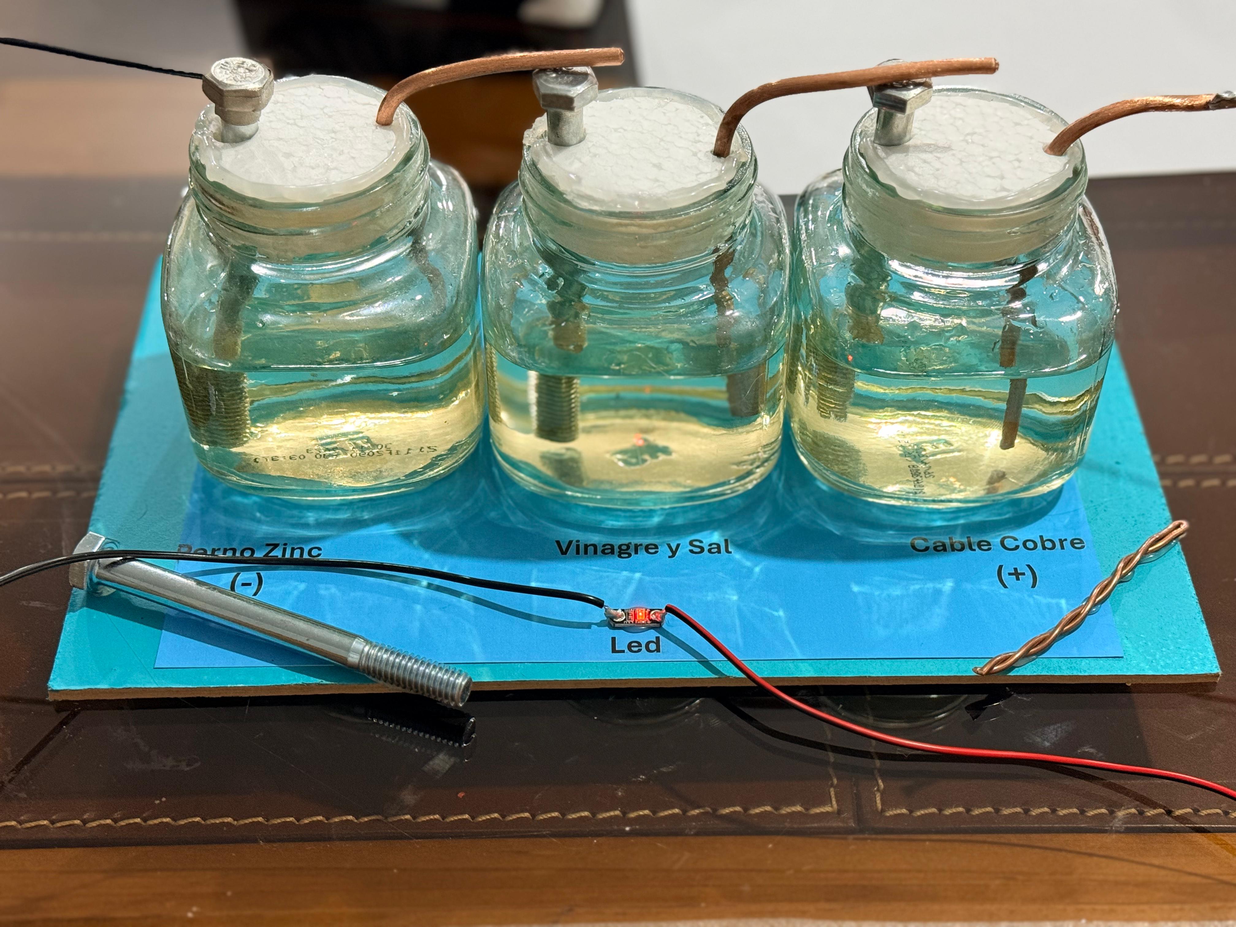 Pila galvánica con zinc y cobre